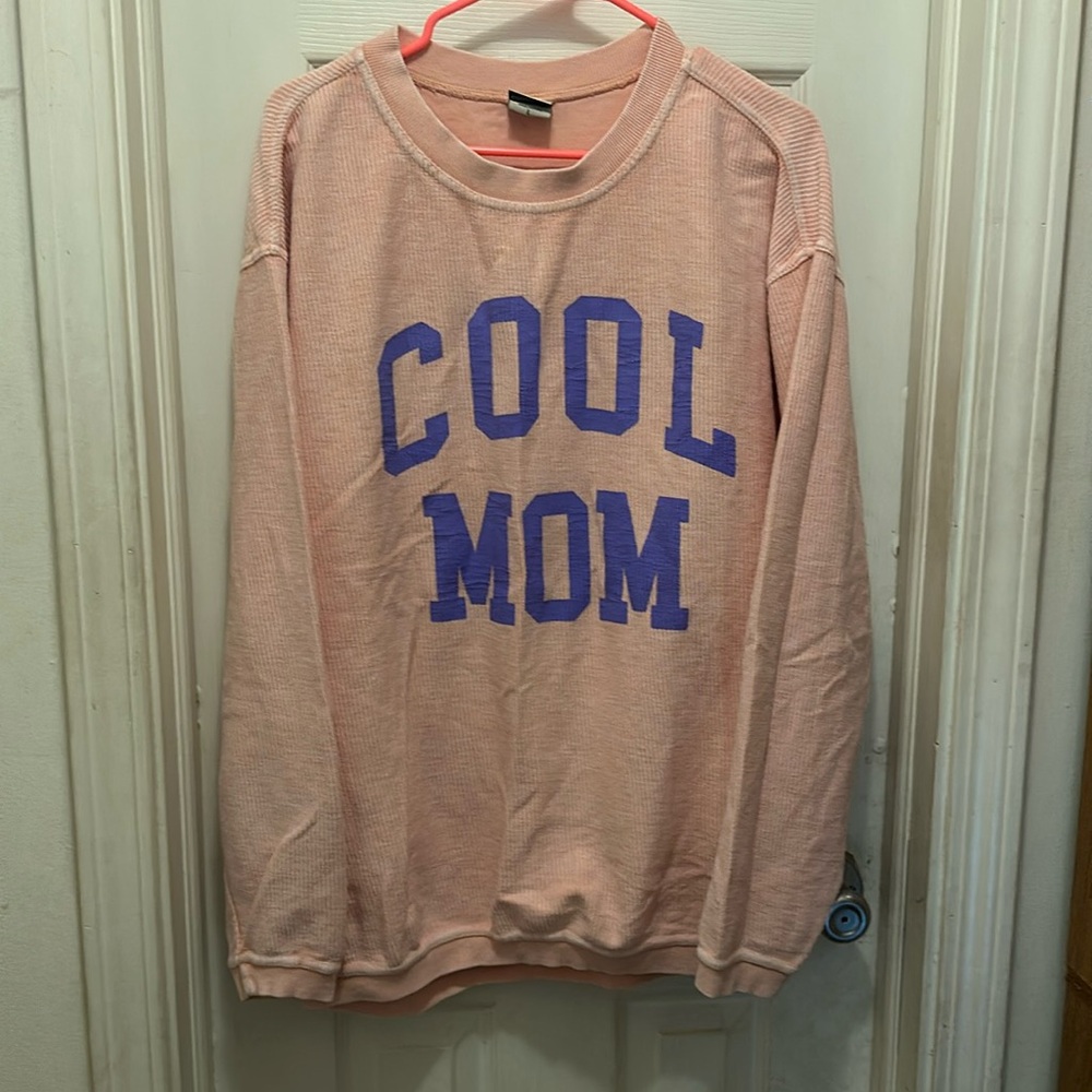 Pink lily cool mom sweater size large